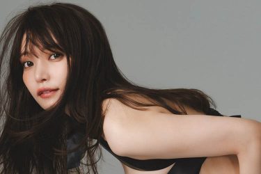 似鳥沙也加、黒リボン巻の芸術的バスト