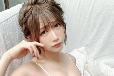 篠原みなみ、あざと美女の艶ランジェリー