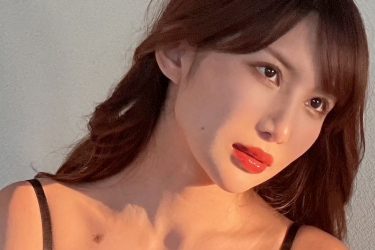 琴井ありさ、衝撃の丸出し