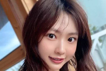 八伏紗世、柔ふわバストでにっこり