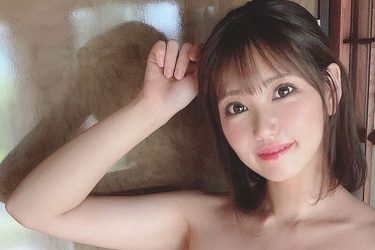 篠原冴美、眼帯ビキニ美女