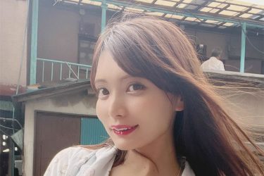 似鳥沙也加、素肌にパジャマの危険パイ