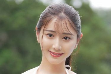 斎藤恭代、水しぶきバックに微笑む女神