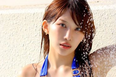 琴井ありさ、強めの水しぶきショット