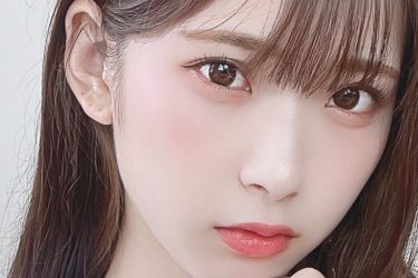 紅羽りお、恥じらいの挑発露出