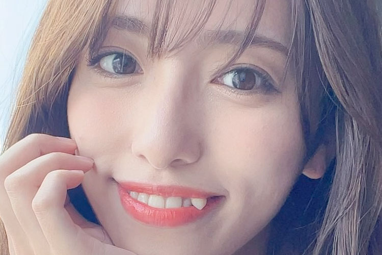高梨瑞樹、絶妙角度の全裸風カットの画像1