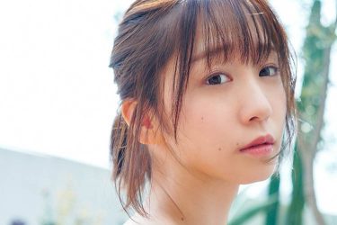 伊織もえ、儚げで刺激的な水着姿