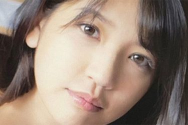 藤乃あおい、四つん這いで魅せる…美しい隙間