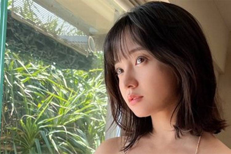 西永彩奈、ノーブラ＆ヌーディワンピの画像1