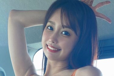 相原美咲、車中の眼帯ビキニ美女