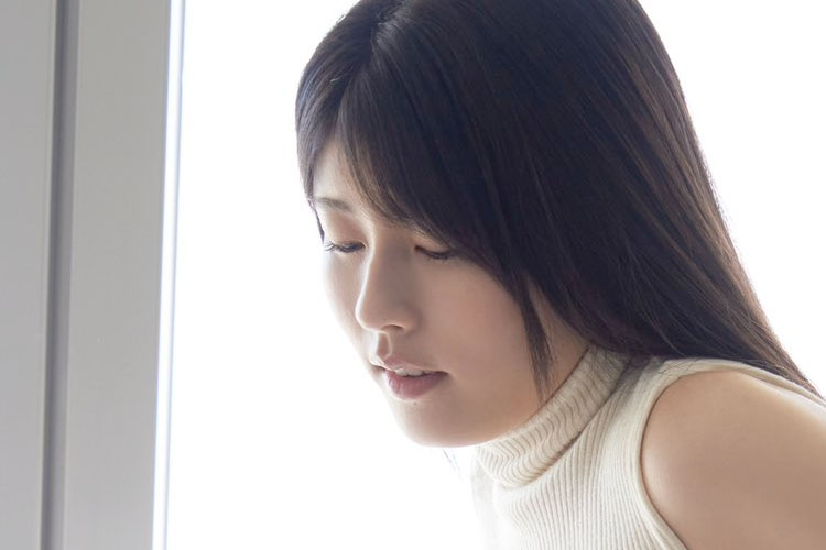 ちとせよしの、最高の脱ぎかけ…の画像1