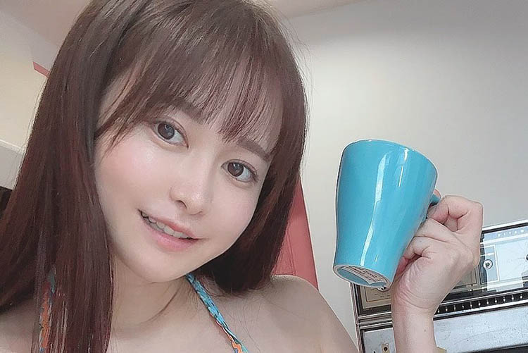 伊藤しずな、ムチムチなモーニングコーヒーのお誘いの画像1