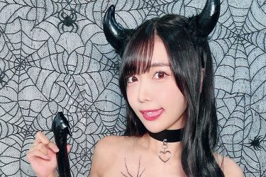 天羽希純、小悪魔の妖艶な美谷間