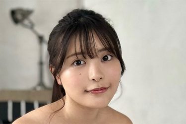 竹内花、四つん這いの純白天使