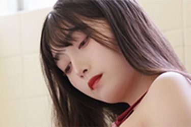 村雨芙美、紐引っ張り…攻めの誘惑