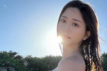 斎藤恭代、絶景の黒ビキニ美女