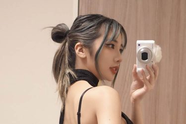 yunocy、黒ランジェリー&網ニーハイの曲線美