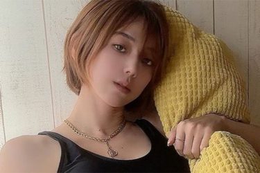 絃花みき、ギュッと下パイあらわ…