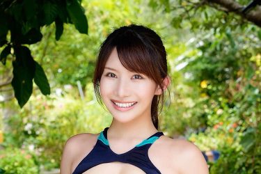 琴井ありさ、衝撃的バスト全開の競泳水着