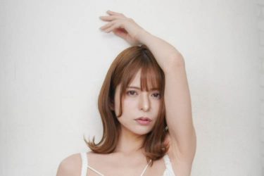 紅羽祐美、20万フォロワー突破に感謝のM字