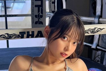 まるぴ、戦闘的グラビアで圧巻の美貌