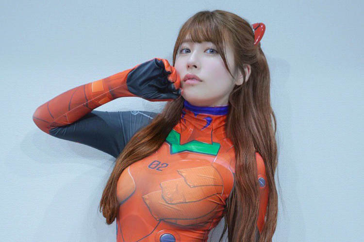 ちとせよしの、ボディライン丸出しの圧巻コスプレの画像1