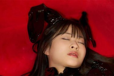 メイリ、衝撃的な仰向けショット