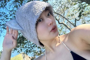 風吹ケイ、大自然の中の規格外ボディ