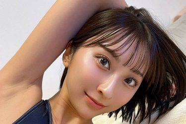 緒方咲、スポーティ衣装からのぞく下パイ