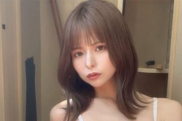 紅羽祐美、凛とした美貌とM字