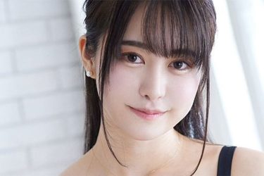 伊藤しずな、微笑みの絶品ボディ