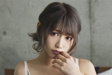 篠原みなみ、困り顔の美ボディ