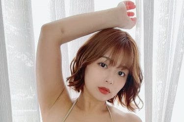 和地つかさ、ハミ出しまくりのわがままボディ