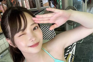 新谷姫加、キュートなウインクと美ボディ