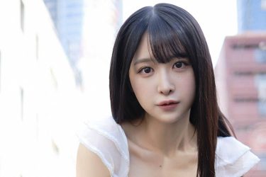 真島なおみ、清楚系の美谷間