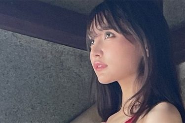 似鳥沙也加、おきに赤ビキニ3連発