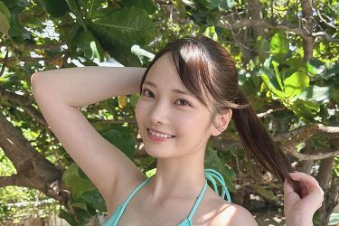 新谷姫加、木漏れ日の中で圧倒的な健康美