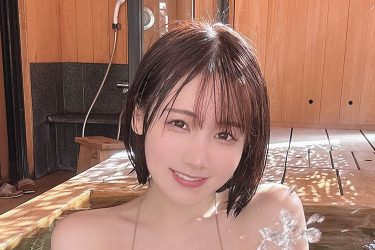 けんけん、ヌーディビキニで意味深な「ぴゅっ」