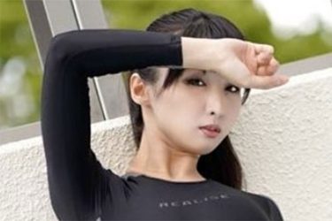 夏目みさこ、ハイレグ極上美脚