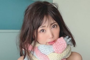 篠原冴美、ぐるぐるマフラーの艶姿