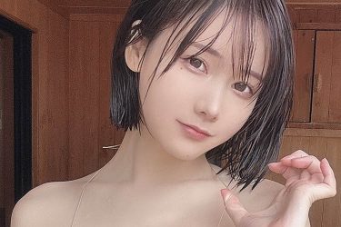 けんけん、ヌーディ極小ビキニの温泉ショット