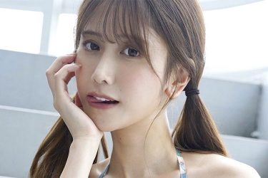 名取くるみ、舌ペロ艶やかビキニショット