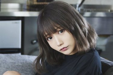 篠原みなみ、無防備な美女の極上美脚