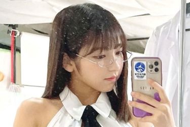 十味、ミニスカ白衣の眼鏡ショット