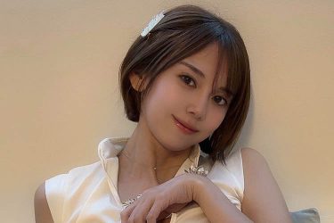 絃花みき、キワドすぎるチャイナ服で大胆露出