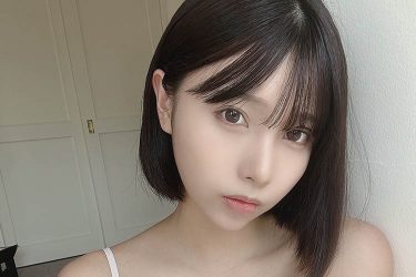 三橋くん、こぼれそうなバストを「揉む?」