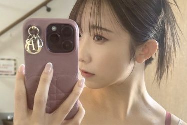 大河もも、ボリューミーな自撮りショット