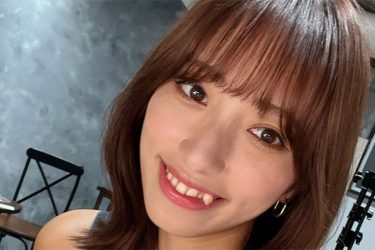 高梨瑞樹、微笑みの「むにゅ」