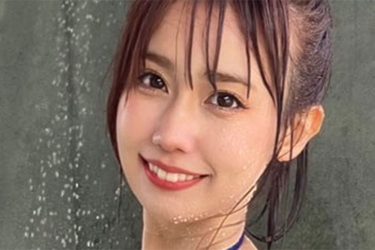 相原美咲、キラキラ濡れ美ボディ