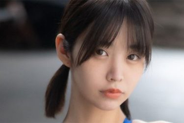 真中つぐ、タイヤ上の競泳水着ヒップ